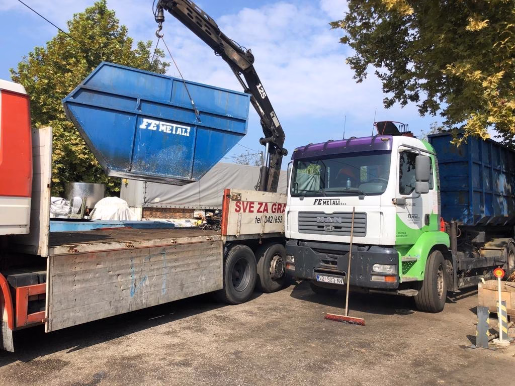 Utovar kontejnera Fe Metali na kamion