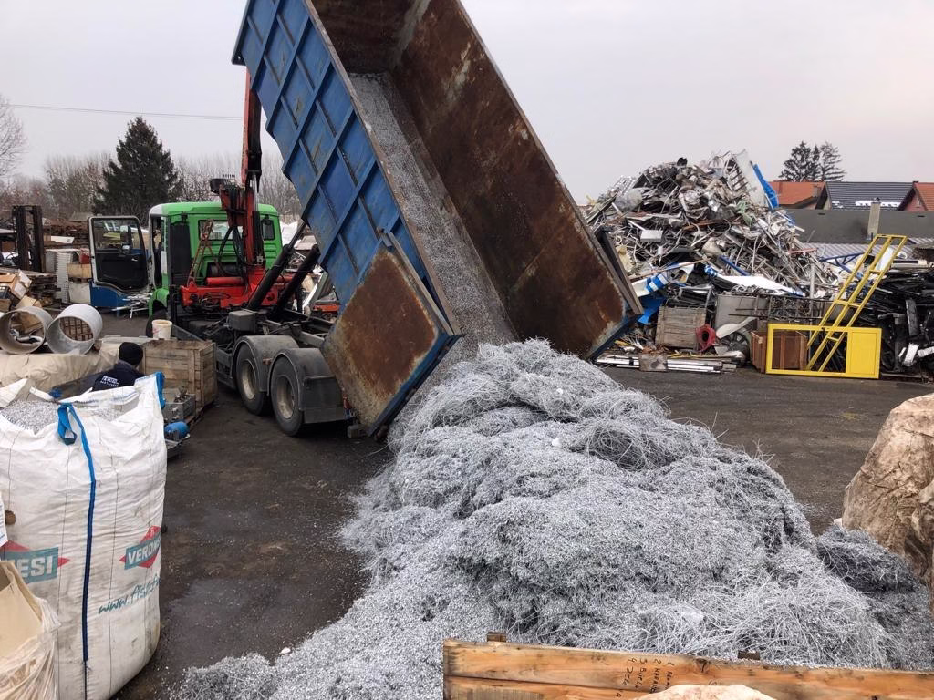 Istovar strugotine Fe Metali