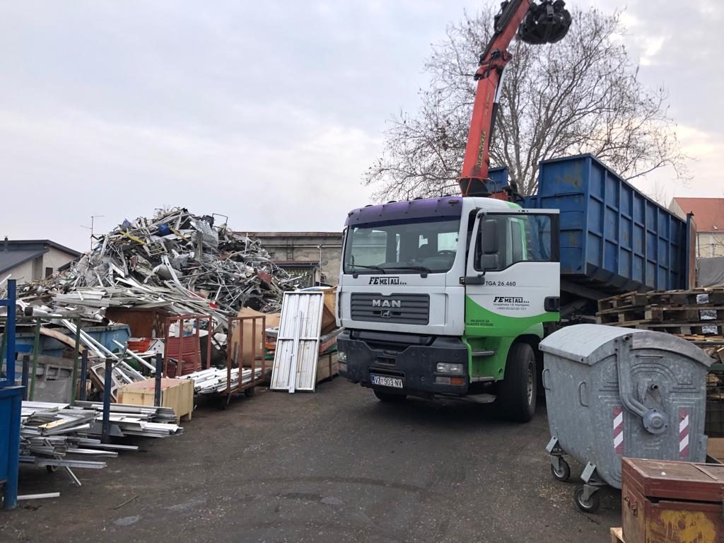 Kamion i otpad Fe Metali